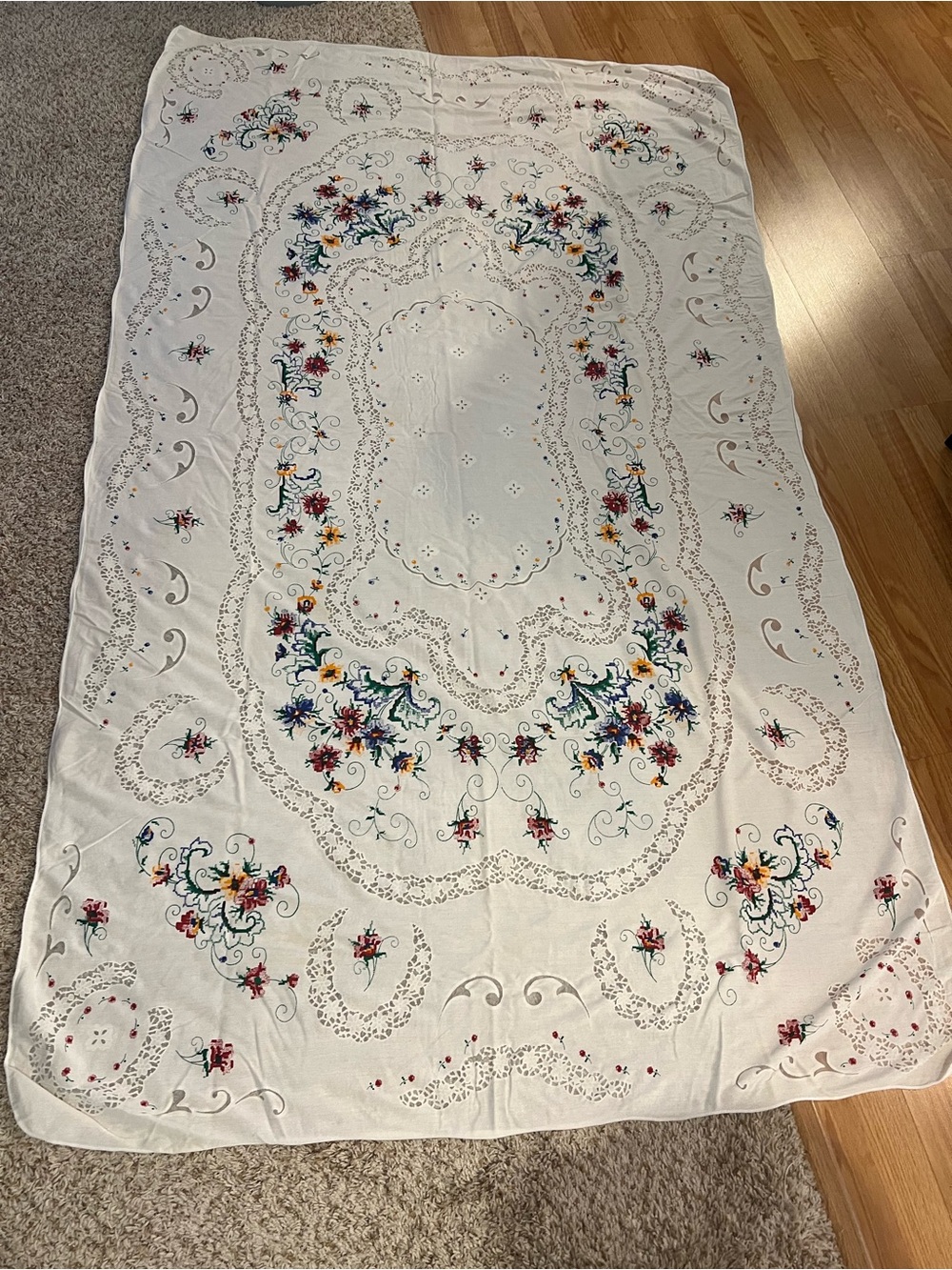 vintage rectangular white & floral cross Stitch tablecloth 7’3”x3’11”